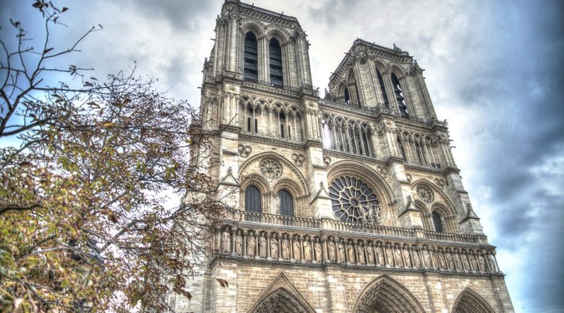 Na opravu Notre-Dame přispěl Badoo i společnost Disney